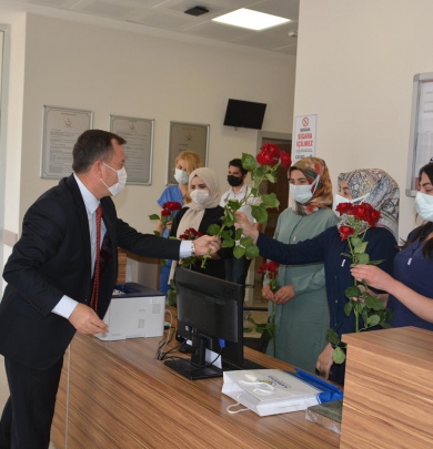 Karkamış Belediye Başkanı Ali DOĞAN, 12 Mayıs Hemşireler Günü dolayısıyla Karkamış Şehit Yüzbaşı Fuat Oğuzcan Devlet Hastanesine Ziyaret Gerçekleştirdi