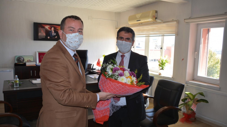 Karkamış Belediye Başkanı Ali DOĞAN, 24 Kasım Öğretmenler Günü dolayısıyla İlçe Milli Eğitim Müdürü ve Okul Müdürlerini ziyaret etti
