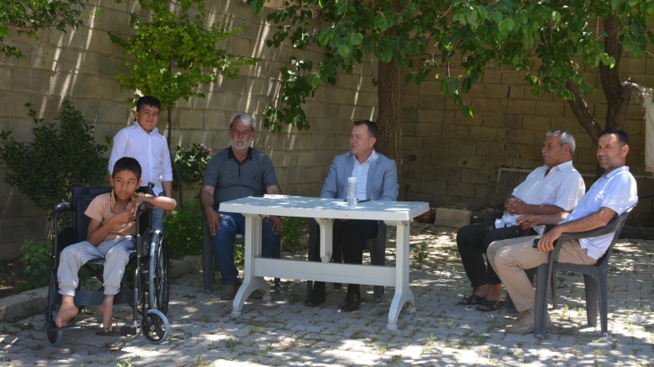 Karkamış Belediye Başkanı Ali DOĞAN, Engelliler Haftası dolayısıyla engelli vatandaşlarımızı ziyaret etti ve bir tekerlekli sandeliye hediye etti